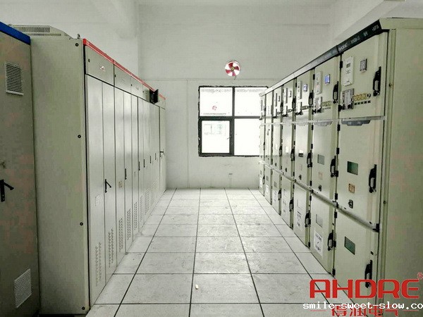 项目现场高低压配电柜实物图.jpg 项目现场高低压配电柜实物图.jpg